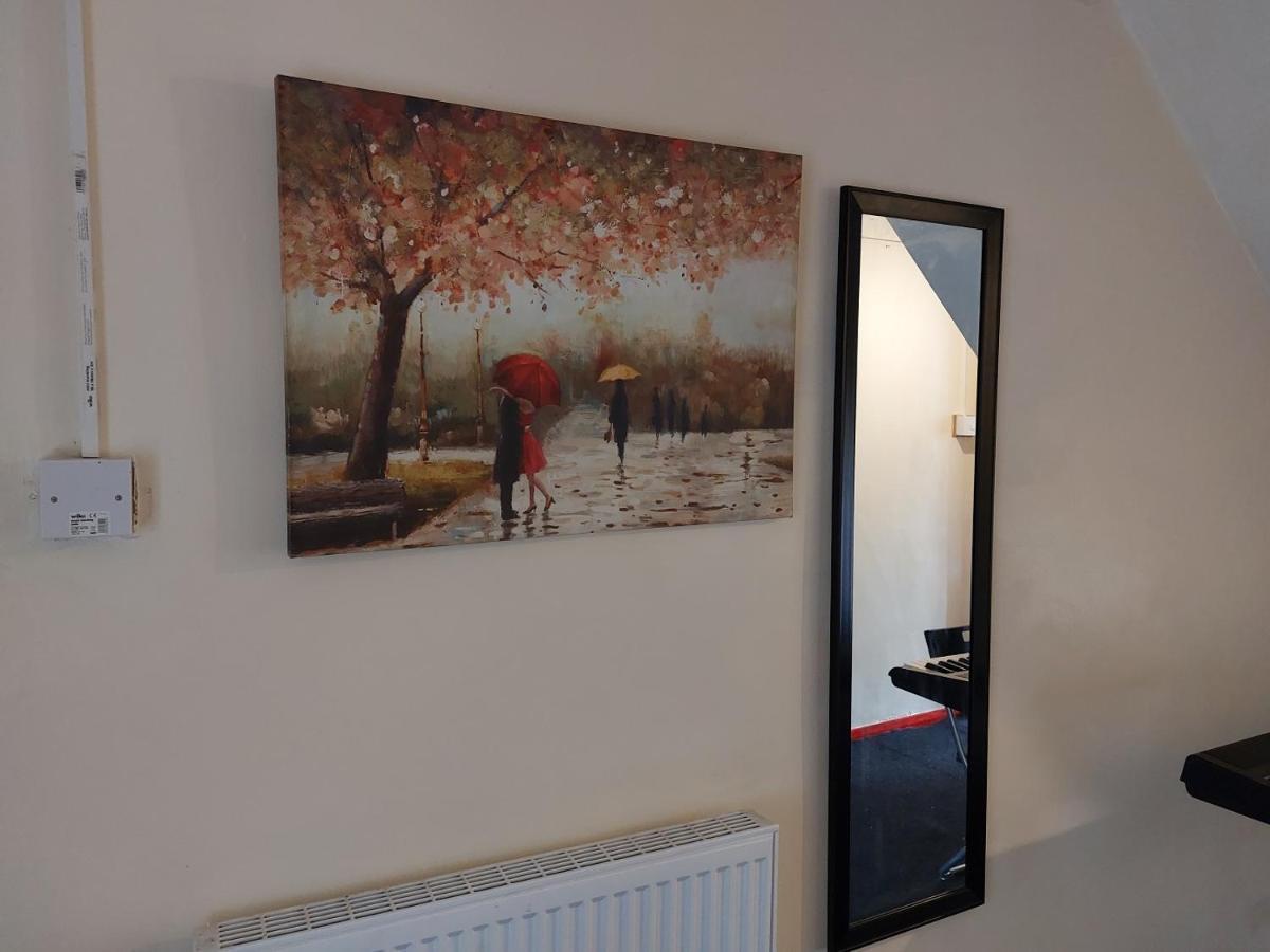 Dream Basildon Apartment Exterior photo