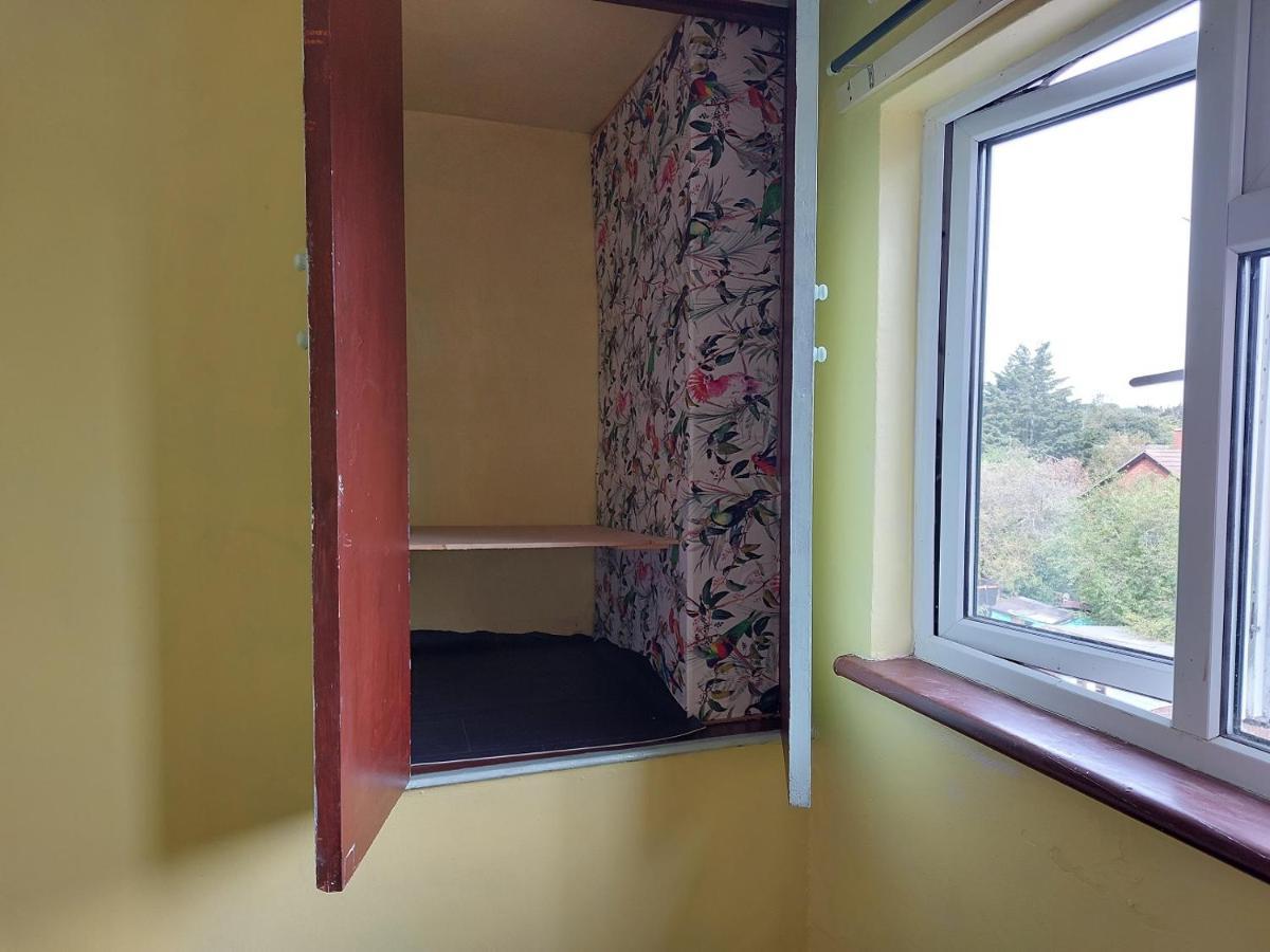 Dream Basildon Apartment Exterior photo