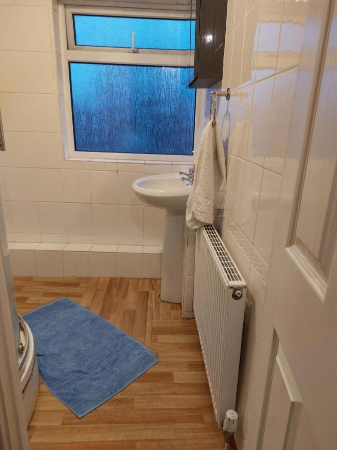 Dream Basildon Apartment Exterior photo